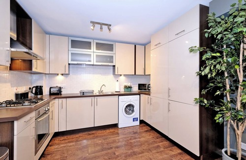 Central Aberdeen Apartment | Scenic Aberdeen home with sea views