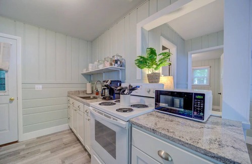Muskegon Cottage | Scenic Drive Resort - Cabin #3