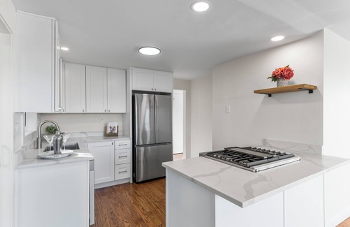 North Queen Anne House | Scenic Elliott Bay/Sunset Views - Queen Anne Retreat