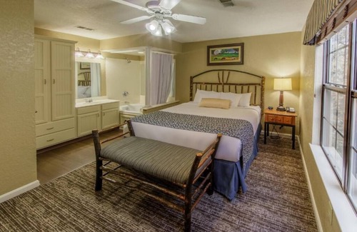 South Lee Hotel | Scenic Escape: Full Kitchen, Pools, Game Room & Outdoor Fun
