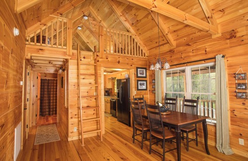 Black Mountain Cabin | Scenic Getaway: Cozy with Hot Tub, Fast Wifi, Serene Pond View, Close to Town