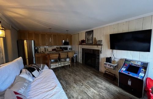 Hunter Condo | Scenic getaway with private Deck