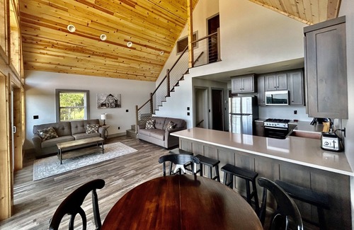 Jasper Cabin | Scenic Hideaway + Big Views + family cabin