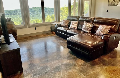 Jasper Cabin | Scenic Hideaway + Big Views + family cabin