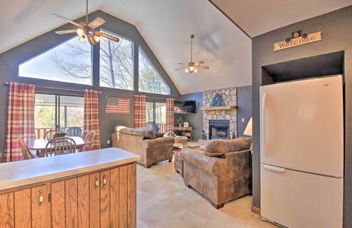 Upper Peachtree Cabin | Scenic ‘HighBearNation Lodge’ Near Hiking!