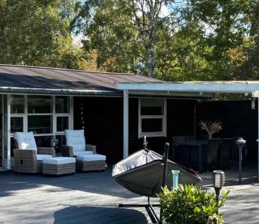 Hoensinge House | Scenic Holiday Home Near Child-Friendly Beach