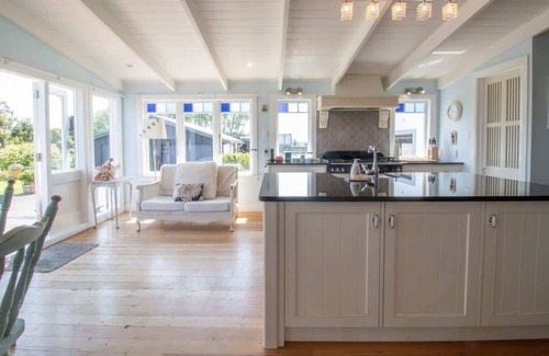 Brixton House | Scenic Homestead Retreat Near New Plymouth