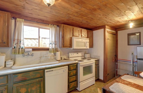 Hot Springs Apartment | Scenic Hot Springs Retreat Near Appalachian Trail!