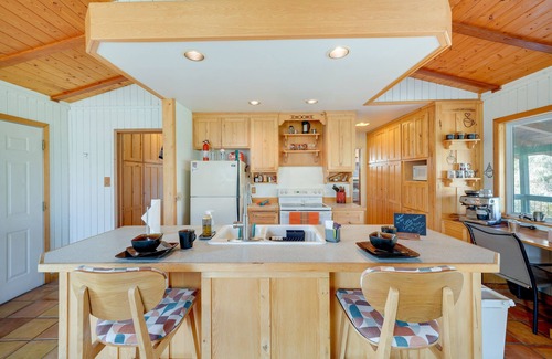Kernville House | Scenic Kernville Getaway w/Deck & Mountain Views!