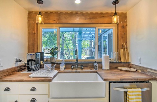 East Shore House | Scenic Lake Almanor Home w/Mountain Views!