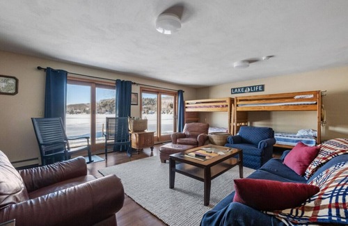 New Durham House | Scenic LAKEFRONT 5BR~Dock, Trail, Kayaks + Firepit