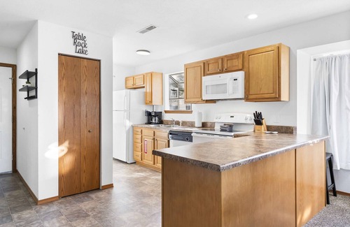 Branson Condo | Scenic Lakeview – Stay for 5!