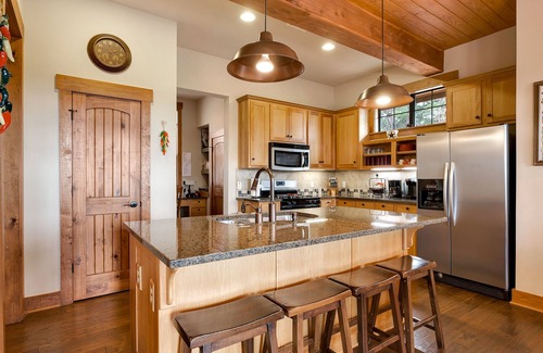 Leander House | Scenic Luxury Home - Hollows Resort & Marina, Lake Travis, 4 Pools