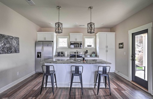 Lookout Valley Neighborhood Association House | Scenic Mtn Retreat w/Wooded Backyard + Fire Pit!