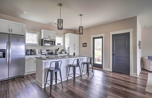 Lookout Valley Neighborhood Association House | Scenic Mtn Retreat w/Wooded Backyard + Fire Pit!