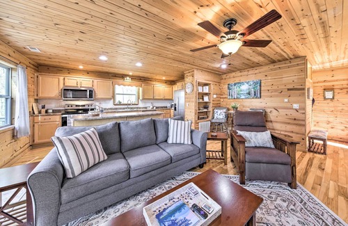 Murphy Cabin | Scenic Murphy Escape with Hot Tub & Fire Pit!