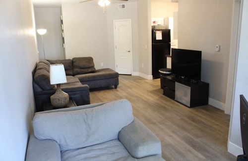 Paradise Valley Village Apartment | Scenic North Phoenix Getaway – Cozy Apartment with Resort-Style Amenities!