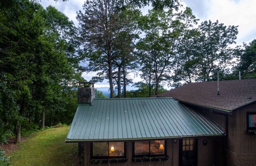 Franklin House | Scenic overlook home in gated community that is spacious and pet friendly.