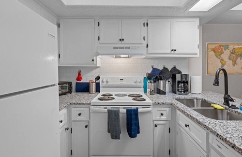 Middleburg Condo | Scenic & Peaceful Condo + Quiet & Safe Gated Community😎Great For Work OR Play😎