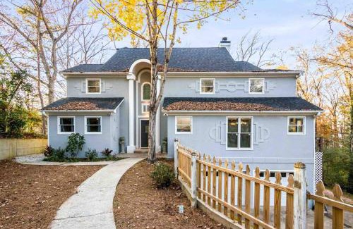 Gainesville House | Scenic Retreat-Lanier Lakefront-Private Dock-Sunset Views!