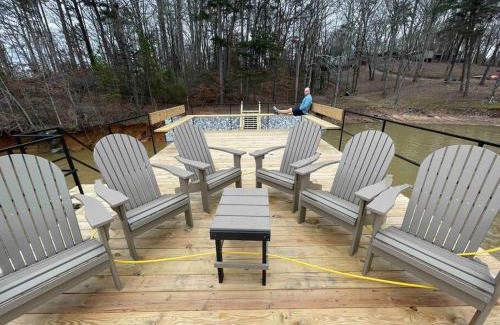 Gainesville House | Scenic Retreat-Lanier Lakefront-Private Dock-Sunset Views!