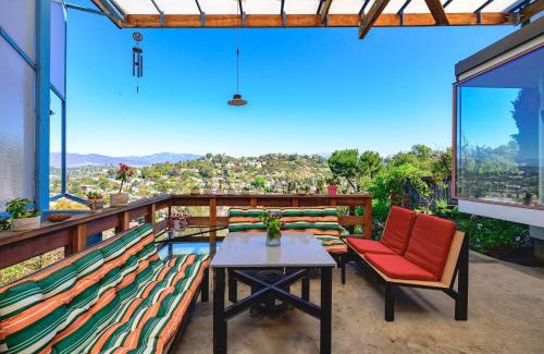 Atwater Village Apartment | Scenic Retreat with Deck & Stunning Views in LA