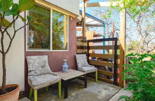 Atwater Village Apartment | Scenic Retreat with Deck & Stunning Views in LA