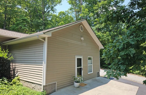 Decatur Apartment | Scenic Serene Stocked Spacious Studio 65in Smart TV WiFi Laundry Kitchen & Patio