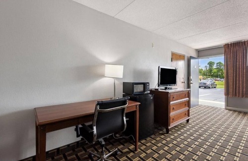 Greeneville Hotel | Scenic Stay With Pet Access Near Jordan Knob and Trail