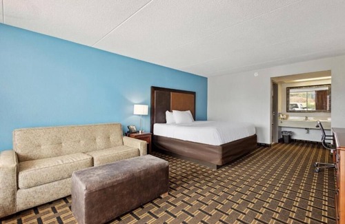 Greeneville Hotel | Scenic Stay With Pet Access Near Jordan Knob and Trail