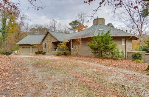 Westover Apartment | Scenic Studio with Dock Access in Fayetteville!