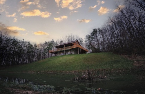 Creola Cabin | Scenic View Hocking Hills cedar cabin for up to 8 guests that is pet friendly on 30 private acres. Offers pond, Wi-fi and great deck space with first level hot tub.