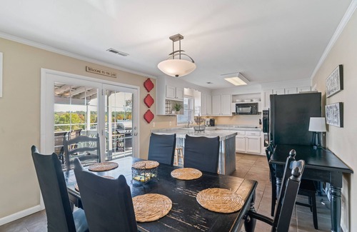 Mount Juliet House | Scenic View Of Lake Yet Close To Downtown Nashville. Swim and fish behind house