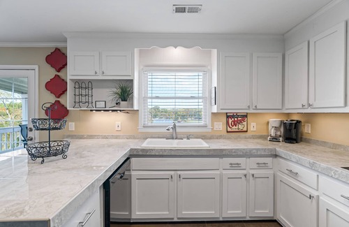 Mount Juliet House | Scenic View Of Lake Yet Close To Downtown Nashville. Swim and fish behind house