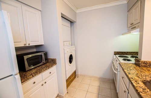 Wesley Chapel Condo | Scenic Water View Condo in Golf Resort | Cozy Ground Floor 1BR | Ideal for Work/Relaxation