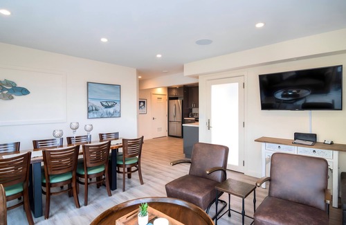 Silver Strand House | Scenic Waterfront Getaway Townhouse with Kayak!