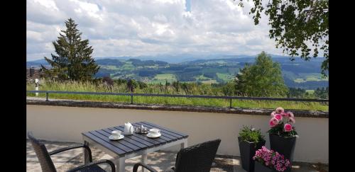 Lindenberg im Allgaeu House | Schönblick Hotel Garni Ferienwohnungen
