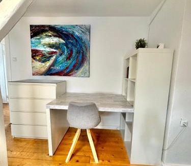 Burgeresch Apartment | Schönes City-Apartment mit 2 Schlafzimmer, Parkplatz, ruhig und hell, D46-DG
