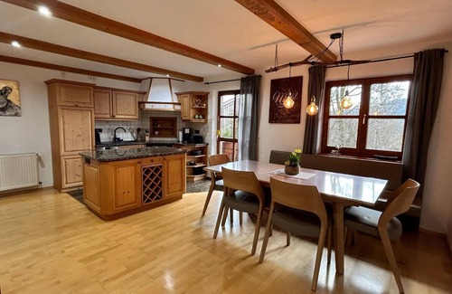 Arnbruck Apartment | Schönes Ferienhaus mit Whirlwanne und Hochwertiger Ausstattung