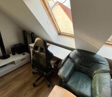 Region Hannover District Apartment | Schönes Haus mit 3 Zimmern Küche Bad & Wohnzimmer 2 Parkplätze