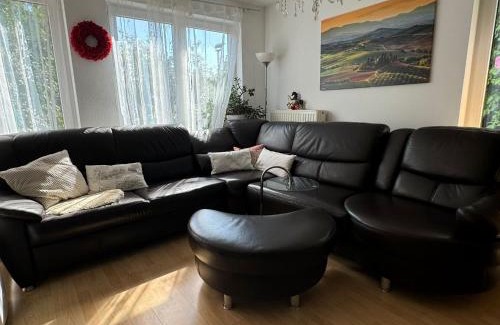 Region Hannover District Apartment | Schönes Haus mit 3 Zimmern Küche Bad & Wohnzimmer 2 Parkplätze