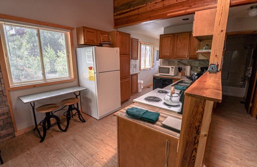 Grand Lake House | Schaffner Cabin - Charming Mountain Retreat with Loft, and Decks
