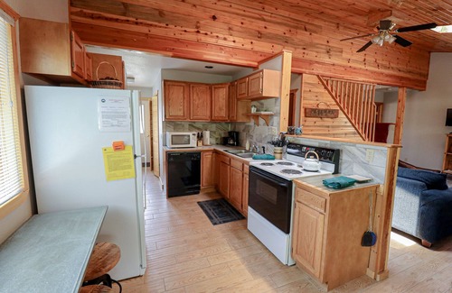 Grand Lake House | Schaffner Cabin - Charming Mountain Retreat with Loft, and Decks