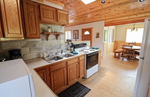 Grand Lake House | Schaffner Cabin - Charming Mountain Retreat with Loft, and Decks