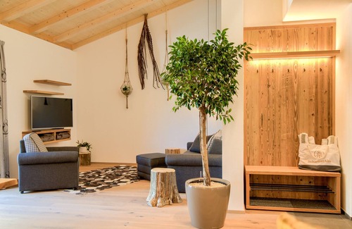 Collalbo Apartment | Schartneralm, pine