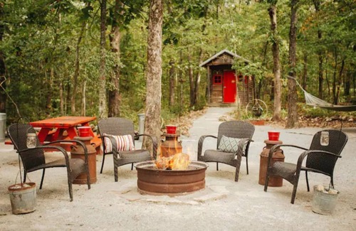 Yukon Cabin | Scheduled hide-away to unplug and unwind in the woods.
