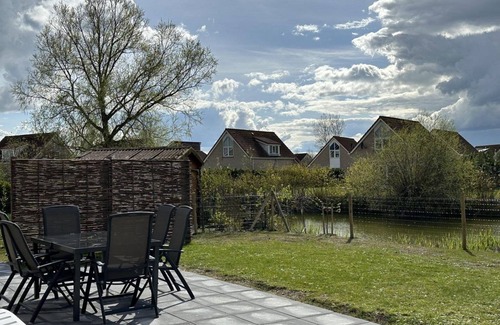 Breskens House | Scheldeveste type Schelde is a spacious detached bungalow for 6 persons with a spacious garden. With approx. 112m2 of living space, you have a lovely living room and open kitchen.