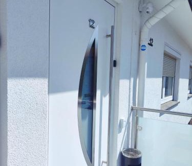 Niederzwehren Apartment | Schickes 110qm Ferienhaus in Nähe VW, Messe,DEZ und Orangerie