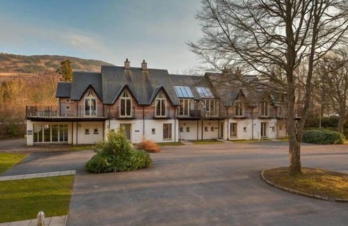 Kenmore Cottage | Schiehallion - sleeps 6 guests in 3 bedrooms