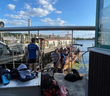 Berliner Vorstadt Boat Rental | Schiffspension Luise